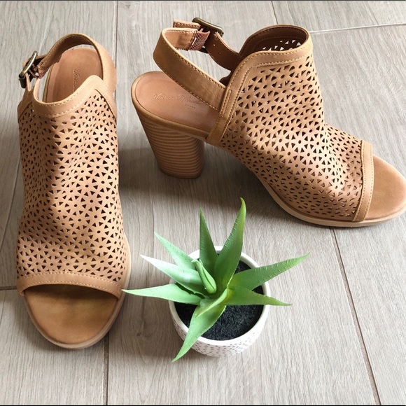 Universal Thread Sling Back Cut Out Ankle Booties - Picture 2 of 11